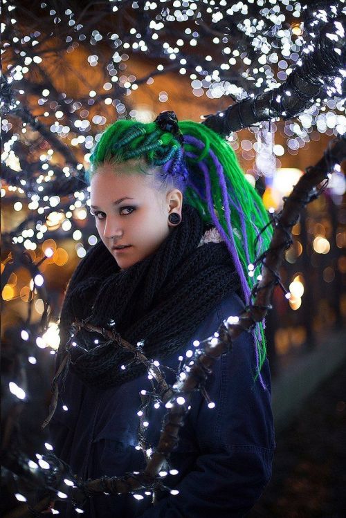 destrothedilligent:  cybergoth-girls:  Cybergoth girl http://cybergoth-girls.tumblr.com/  Wow! She’s beauitful