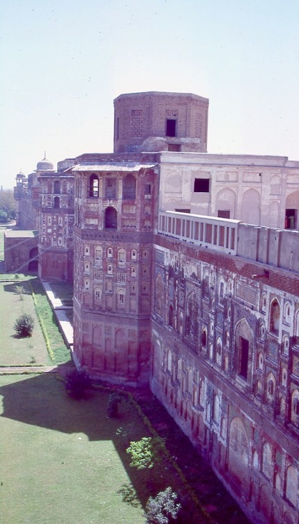 Outer Wall, Lahore Fort, Lahore, Pakistan, 1978.(بیرونی دیوار ، لاہور قلعہ ، لاہور ، پاکستان ، لاہور