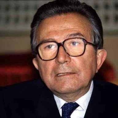 L'Italia di Giulio Andreotti, la resistenza di Toni Negri
Il 7 aprile 1979 centinaia di militanti di Autonomia Operaia furono inquisiti e molti arrestati, così come alcune decine di migliaia di loro in anni seguenti. Erano gli anni in cui il potere...