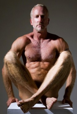 sexymatureworldwide:  Sexy Mature Hairy Muscle Daddy