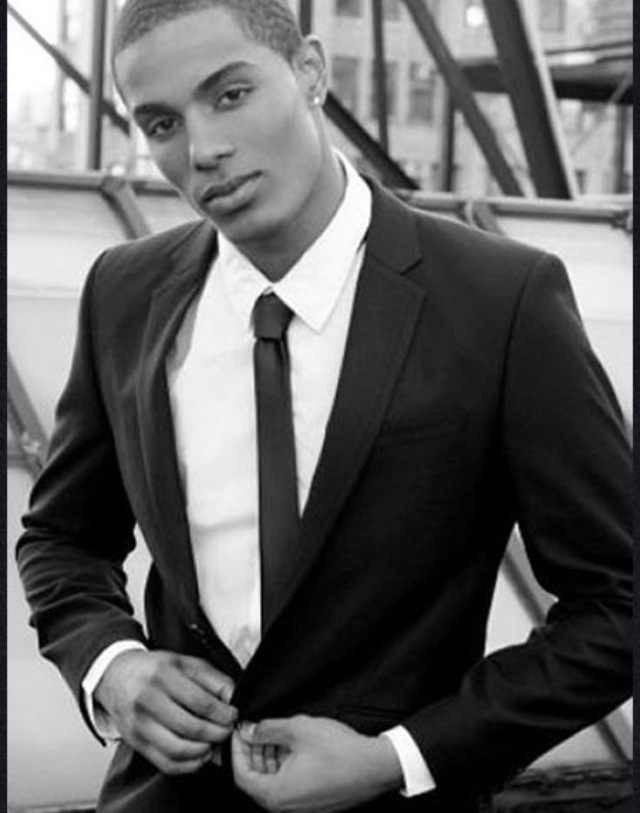 asetianvampyre:  georrick:  Antonio Cizcaino  Sexiness