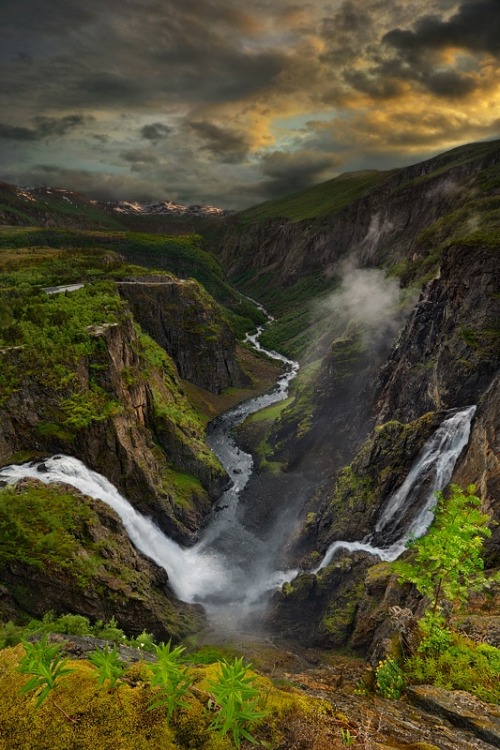 bonitavista:Vøringfossen Canyon, Norwayphoto via dan