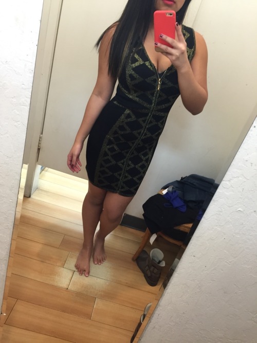 makeyoubegforit:  I didn’t get any of these dresses ):