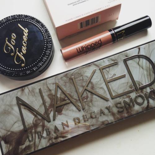So excited to finally have my hands on the new Naked pallet! #bblogger #fotd #urbandecay #nakedsmoky