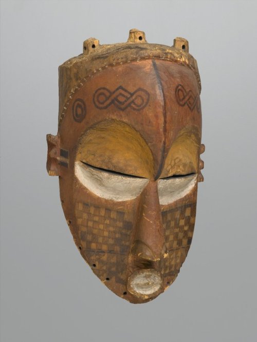 Tshimwana mask of the Biombo people, Lulua Province, Democratic Republic of the Congo.  Artist 