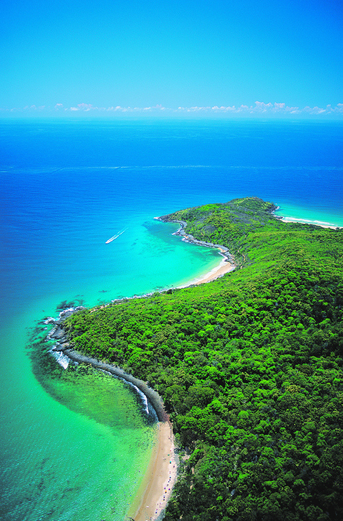 breathtakingdestinations:  Noosa - Australia (von NomadsHostels) 