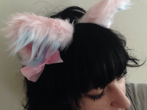 theleftnutofsquidward:  KITTENSPLAYPEN REVIEW - ears, collar, cuffs, tail ^-^ ~~ I’ll be making a little picture guide for tying the cuffs/ribbon ties in general in a separate post. These will be really long and I’m in mobile, so I can’t include