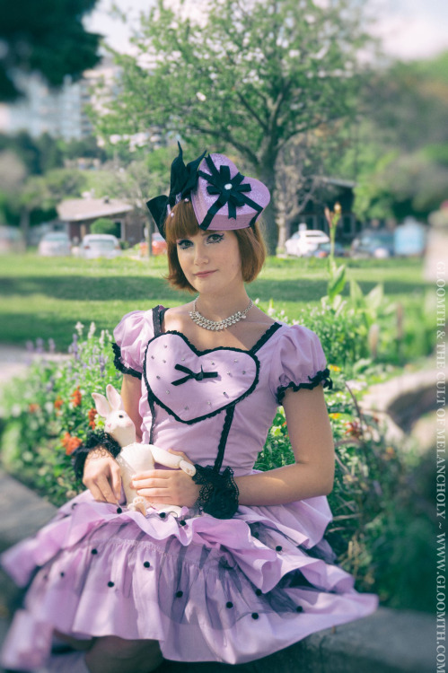 the-gloomth:  We have a tutorial on how to make the heart headdress on our blog! :D www.gloomthzine.com