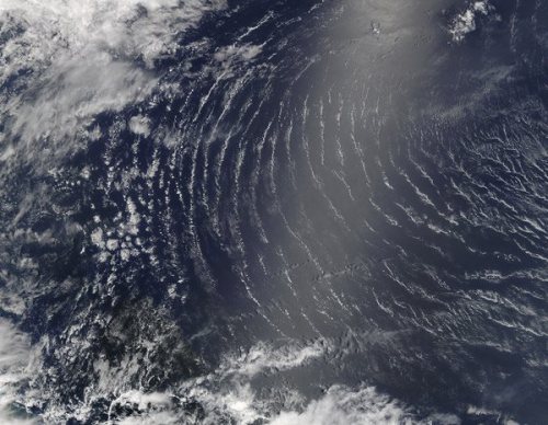 Aerial river, complete with wavesThe clouds to the right of the image are rippling outwards like a p