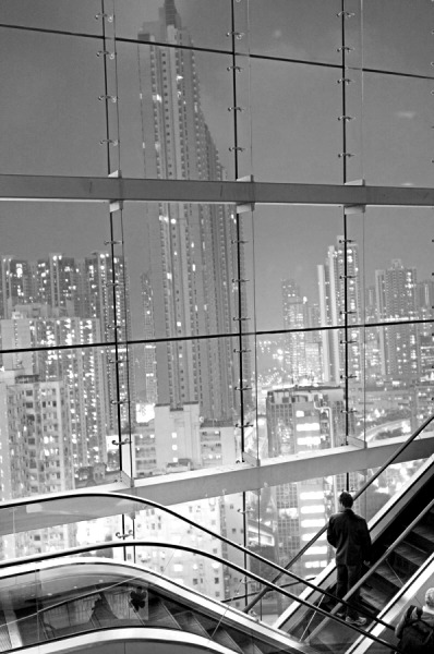 fiore-rosso:  simon stock | somewhere in hongkong. 
