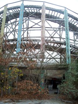 destroyed-and-abandoned:  Abandoned Amusements