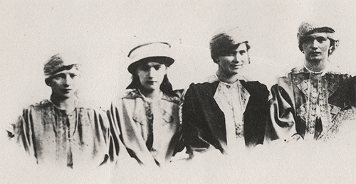 romanovsonelastdance:Grand Duchesses Tatiana, Anastasia, Maria and Olga. 