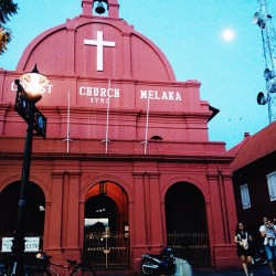 #redchurch #melacca #malaysia #evening #moon #light #vscocam #vsco #holiday #vocation