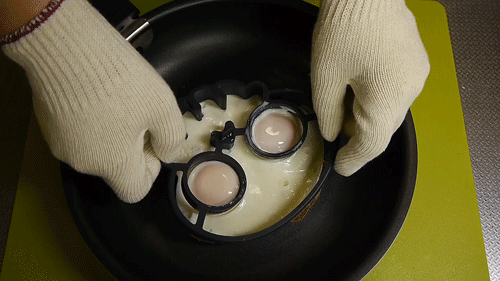 Porn photo pastabaek:  Skull fried eggs and bacon! ✿