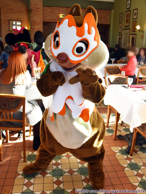 Character Dining Halloween in Disneyland Paris.Where is Mickey Mouse and pluto??? Loland&hellip; Won