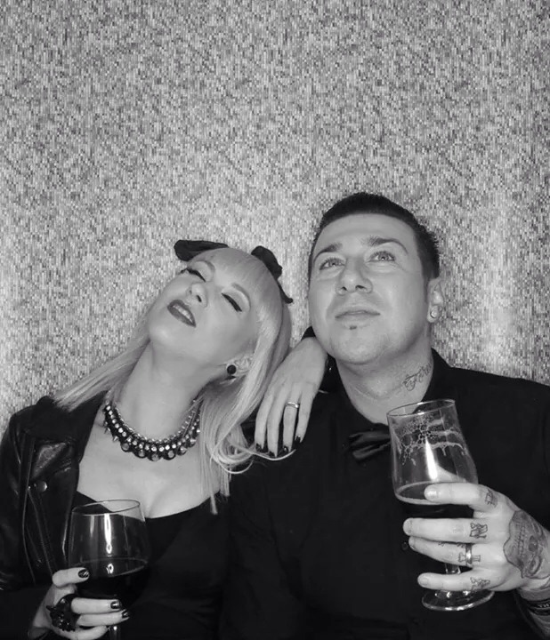 Zacky V chilling with a faaaan! | Cute celebrities, Avenged ...