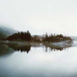 betomad:  hidden cabin in Norway. photo by  fenrirbrooklyn
