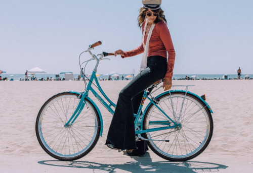 bikesandgirlsandmacsandstuff: (via Bike to Work Day: Pit Stop at HQ | Pure Fix Cycles)