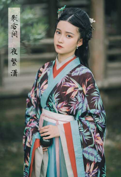 Traditional Chinese hanfu by 彩云间汉服