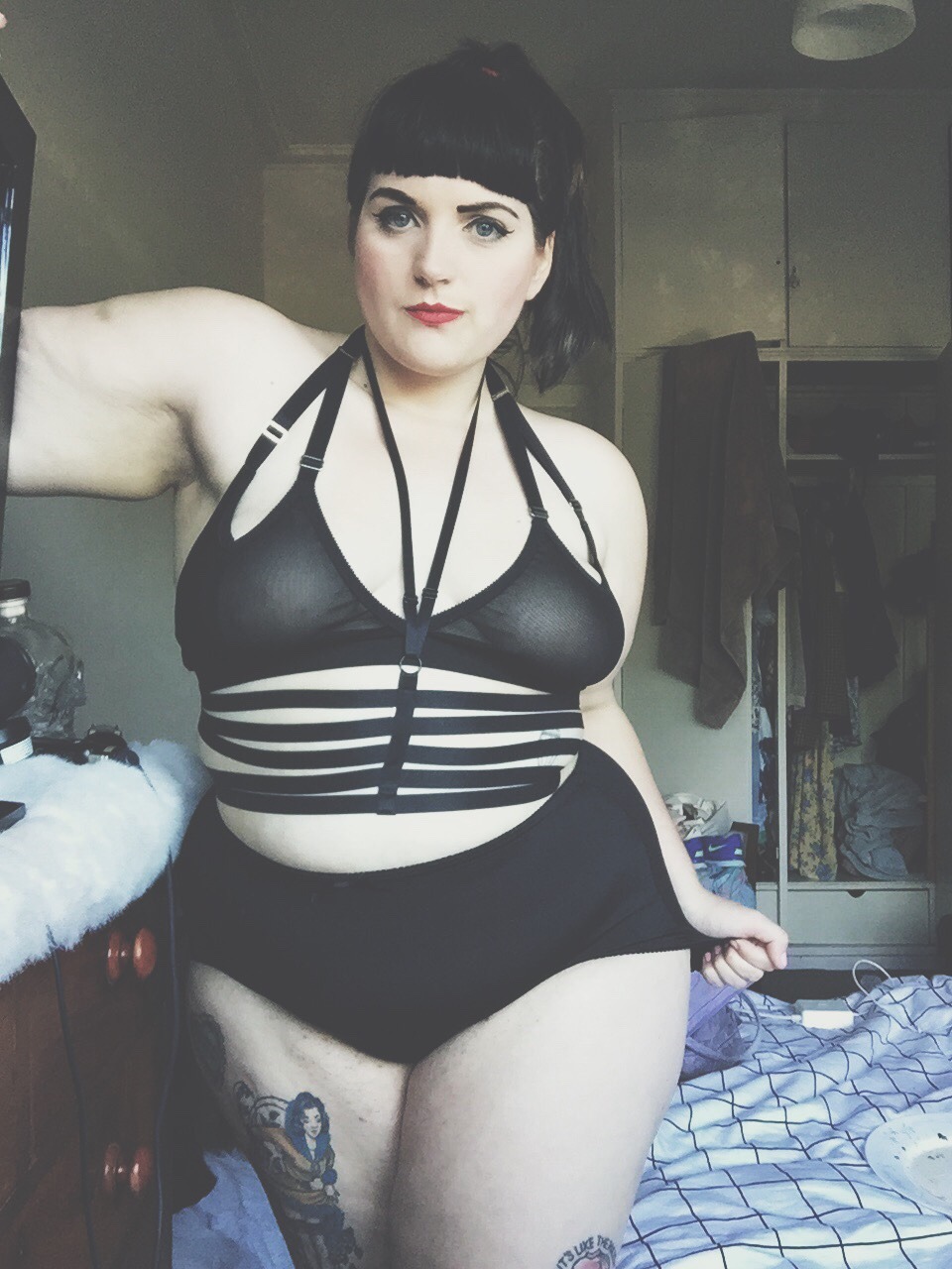 femmenatic:  Wearing hopelesslingerie&rsquo;s Eva harness and Lucy bralette.