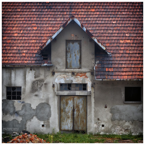 Folwark Kobierzyn #12 Entrance to abandoned grange building in Kobierzyn - currently part of Krakow,