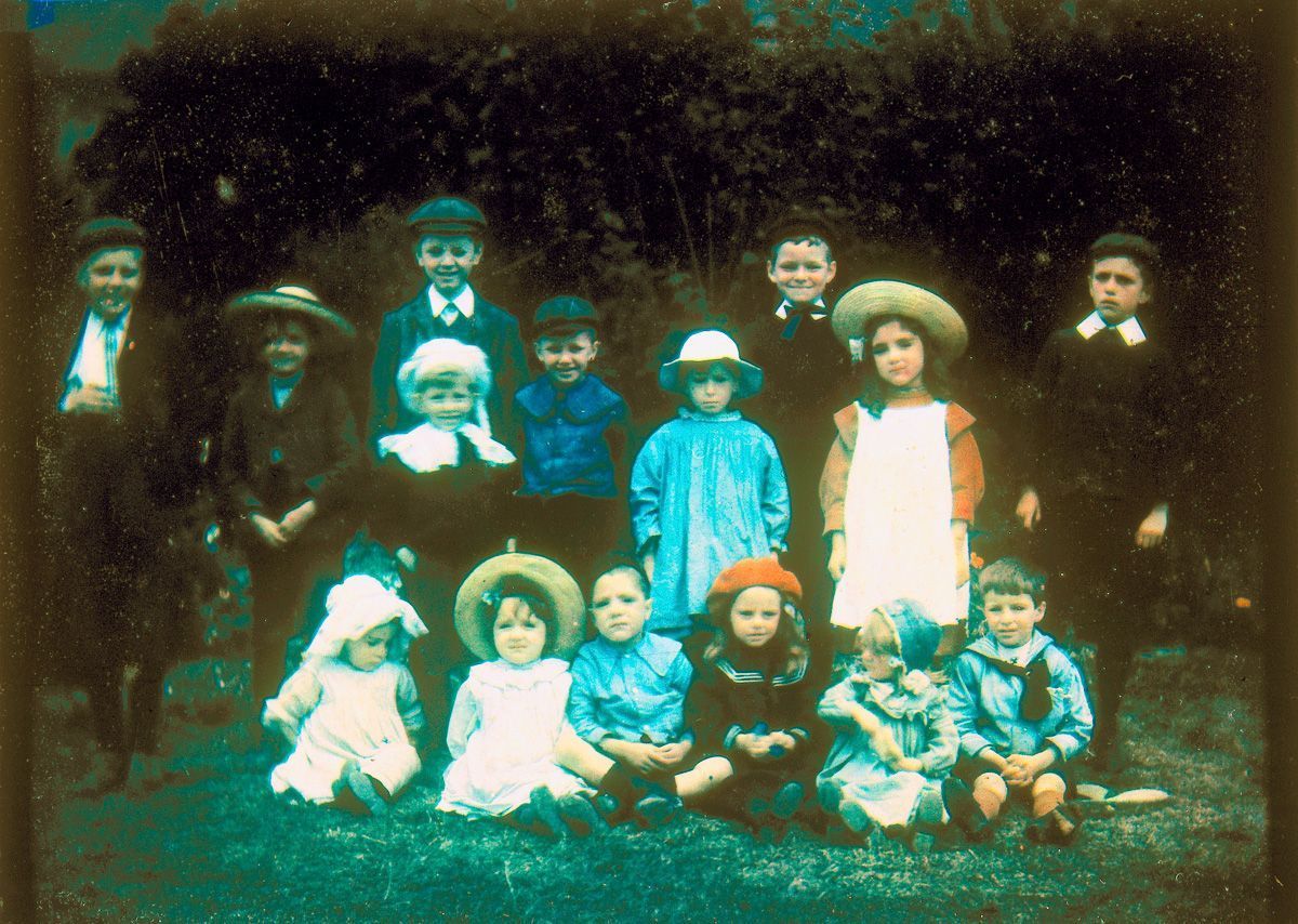 collectorsweekly:  Experimental color photographs taken around Brighton, England,