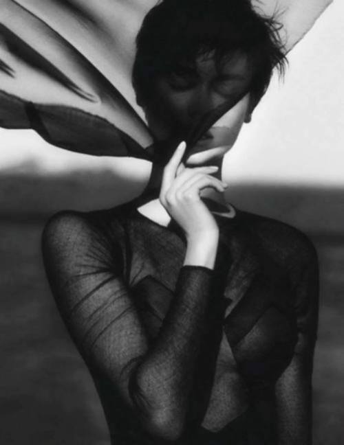 iovoceiosilenzio:  Spazi di voci.Implosioni di silenzi.Dimensioni che estendono i pensieri.Voce.  