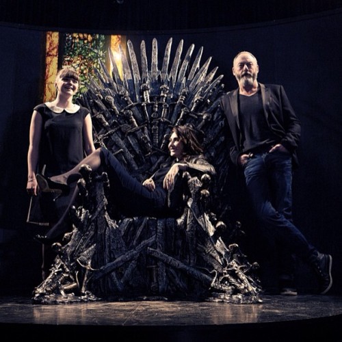 suicideblonde:Maisie Williams, Carice Van Houten and Liam Cunningham 