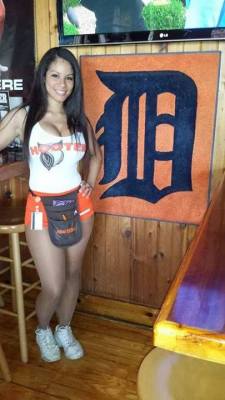 This is why I love hooters 