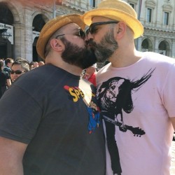 androsiano:  #beard #kiss #pride 