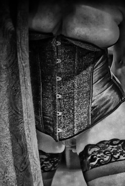 redcircleimages2:Corset & Drapes ©Red