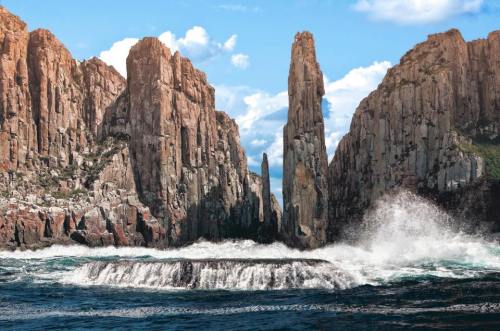 THE COLUMNAR COAST OF TASMANIAThe dolerites of Tasmania are remnants of Gondwana, a “super con