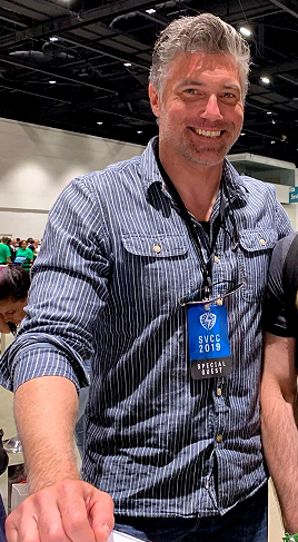 drinkyourjuiceshelby:  ansonmountdaily:Anson Mount taking pictures with fans and R2-D2 at Silicon Valley Comic Con in San Jose, California, USA - August 17 2019 - Credit: [x] [x] [x] [x]  He cute