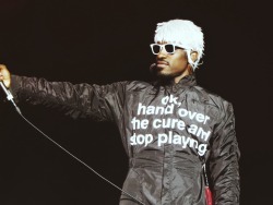 realdwntomars:  iamnattee:  Andre 3000  &ldquo;Ok, hand over the cure and stop playing&rdquo; 