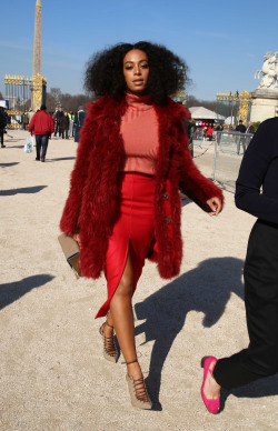 celebritiesofcolor:Solange Knowles arrives at the Carven fashion show