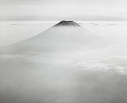 c-h-a-y-a:  Koyo Okada: Mont Fuji, 1920