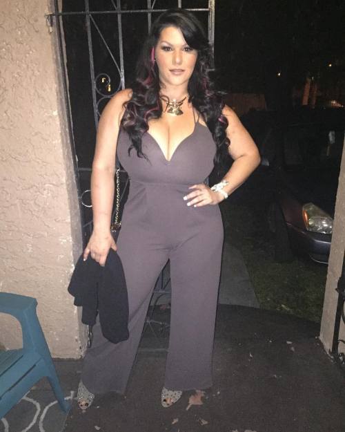I’m out!!! Heading to see @sitorocks  performance  #latina #cubana #boobs #bbw #angelinacastro #angelinacastrolive by laangelinacastro