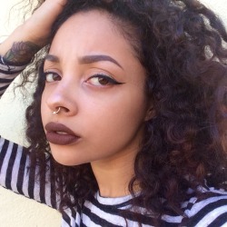 lickmyeyeballsss:  “Curly hair is too frizzy”