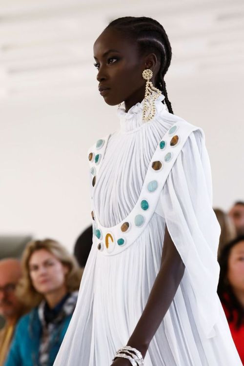 wandering-songstress:Anok Yai  in CHLOÉ SPRING 2019 READY-TO-WEAR