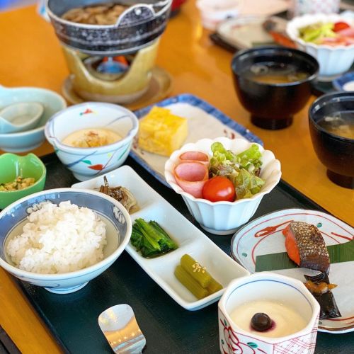 My motivation to wake up early in the morning! Breakfast Spread + Yamagata beef hot pot! • Takamiya