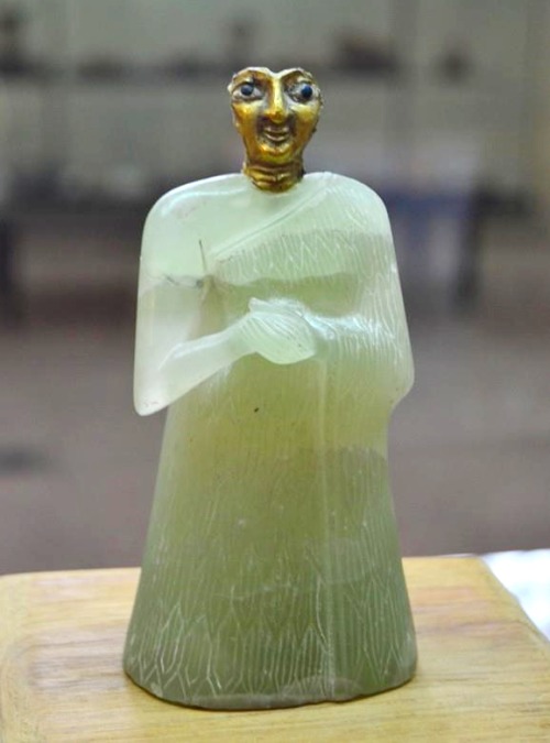 ancient-mesopotamia: Female figure, made of gypsum, with a gold mask that stood at a temple altar in