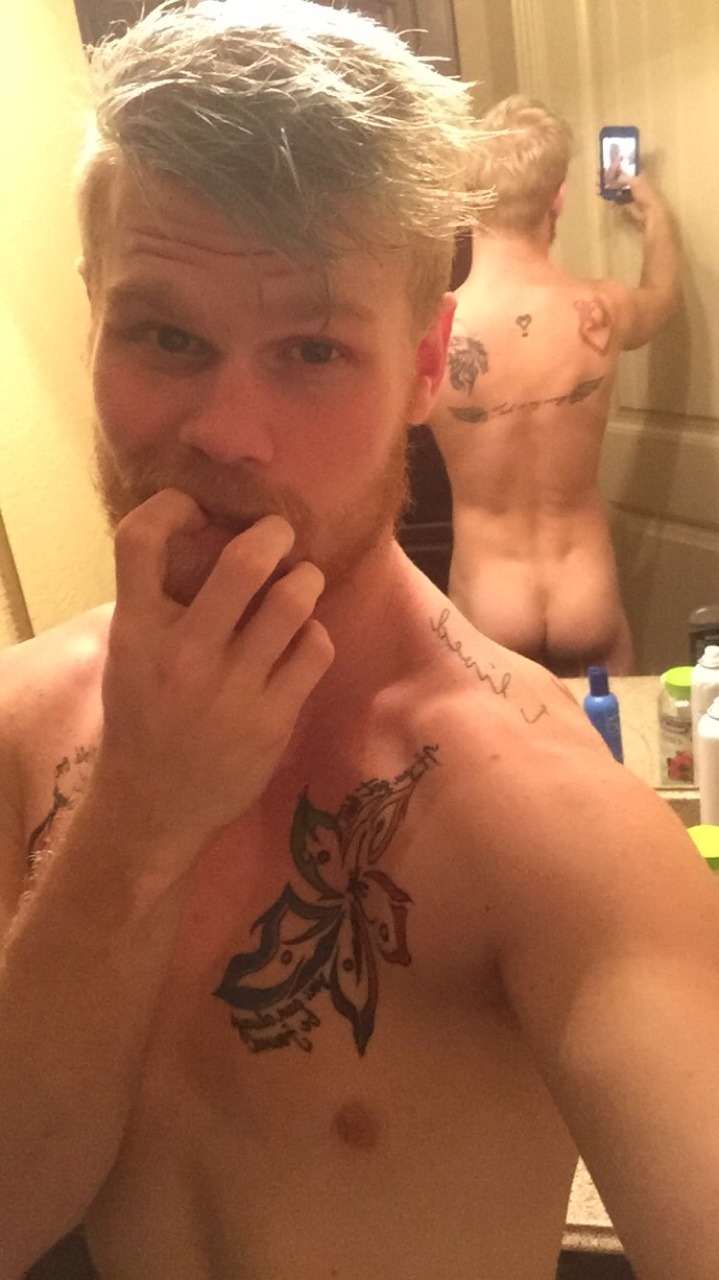 blondexter:  Good morning (: getting ready for work! 