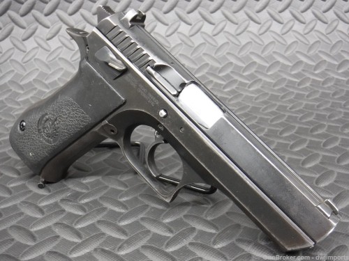 Jericho 941The 941 is an Israeli made variant of the legendary Czech CZ-75, one of the most successf