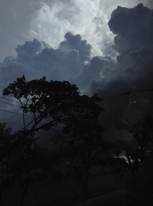 XXX inglesera:the clouds were rlly cool today photo