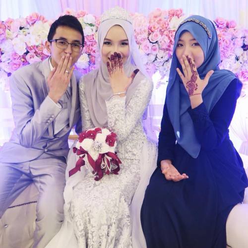 Beautiful couple. Too beautiful. #miramim (at Kolej Height Utara)