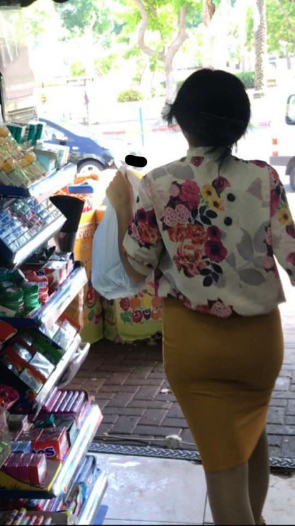 frumcandids: Tight ass….