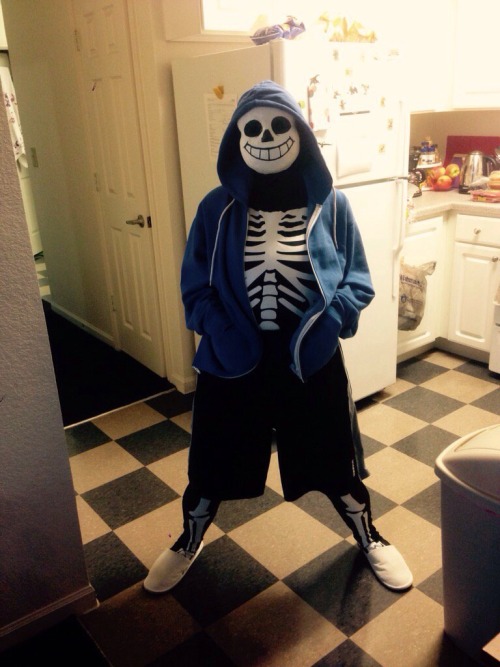 calanii: Sans party pics from tonight’s Halloween shindig B)