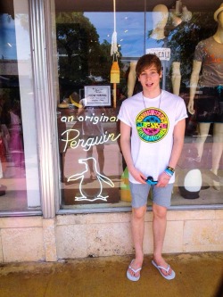 hellyeashton:  Luke found a friend :P x 