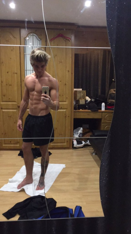 hotcelebs2000:  JORDI WHITWORTH