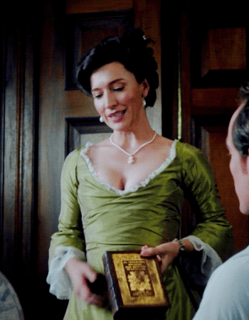 jamesflintmcgrawhamilton:Miranda Barlow costumes appreciation: 1/∞